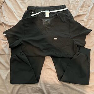 Men’s FIGS scrub set